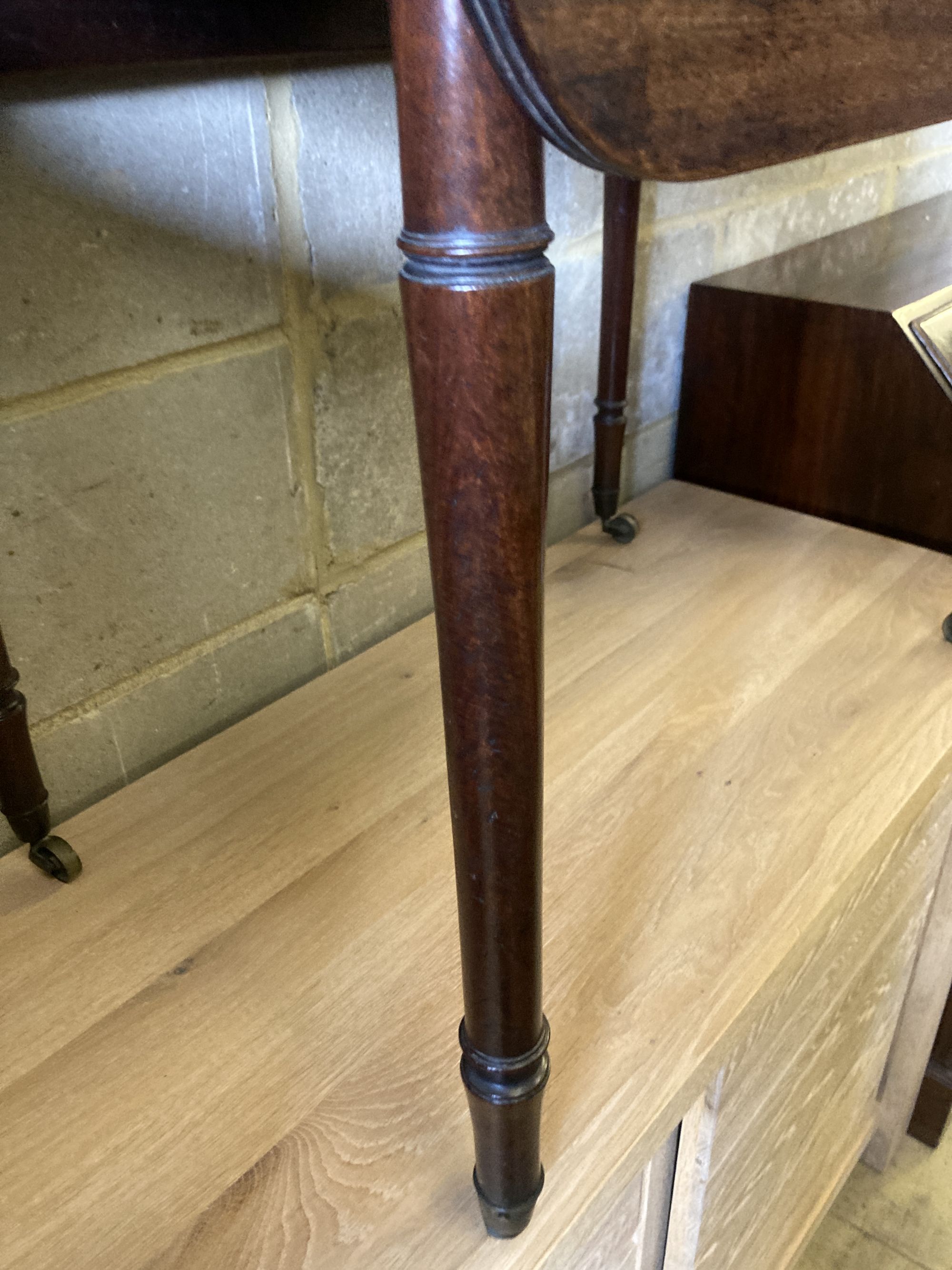 A Regency mahogany Pembroke table, width 76cm, depth 46cm, height 71cm